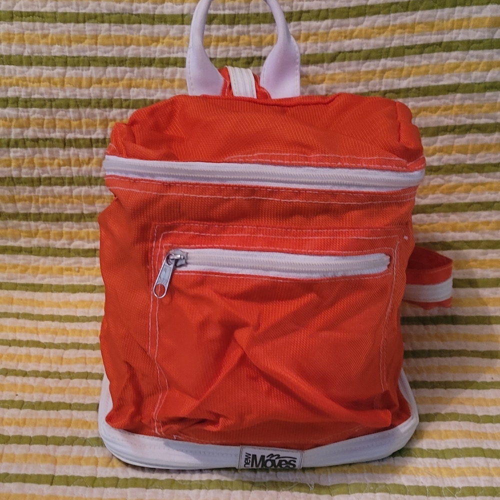 NEW MOVES SPORTS ORANGE SLING BAG W/WHITE TRIM- PERFECT DAY BAG- 9 X 5 X 10